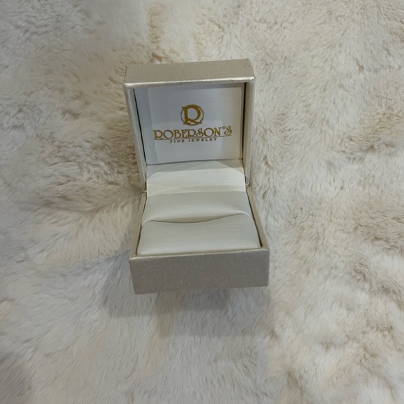 Ring box - Picture 1 of 2